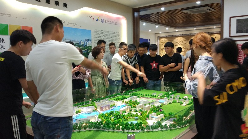 参观2.jpg