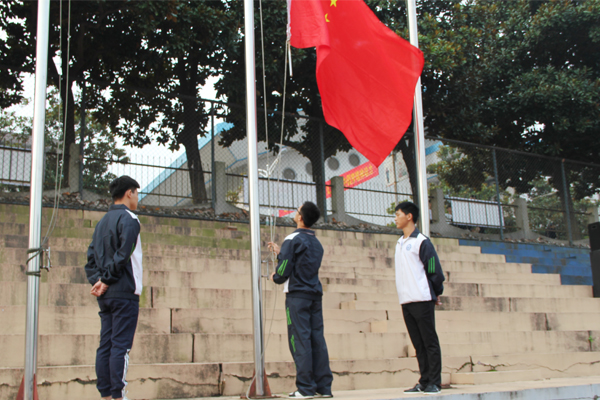 2升国旗奏国歌_88120.jpg