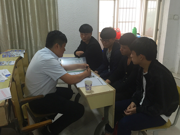 20160521招聘会-6_43717.jpg